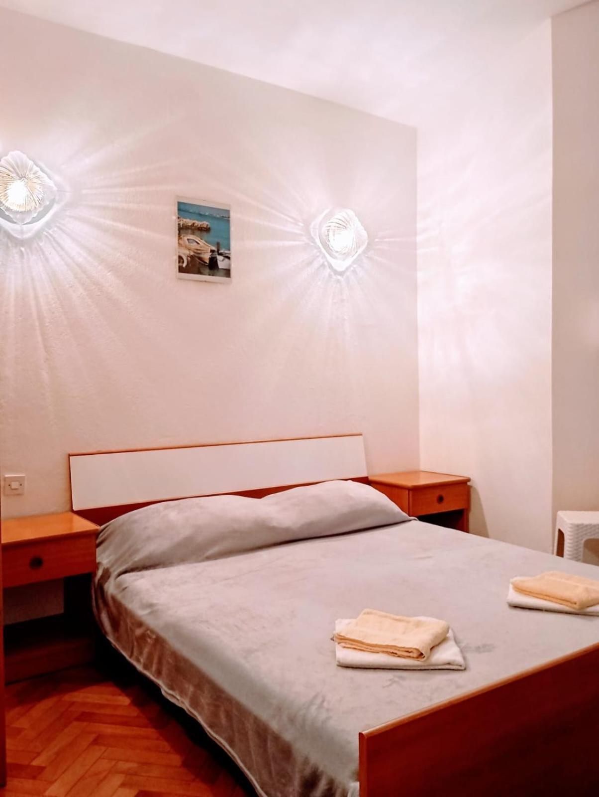 Rooms Helena Krk Town Eksteriør billede