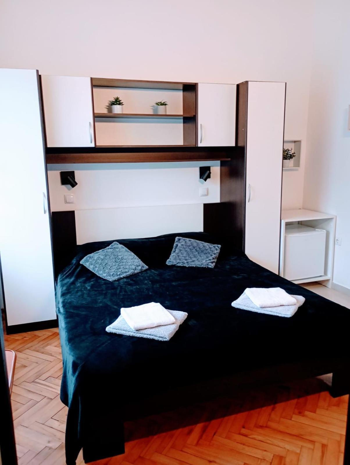 Rooms Helena Krk Town Eksteriør billede